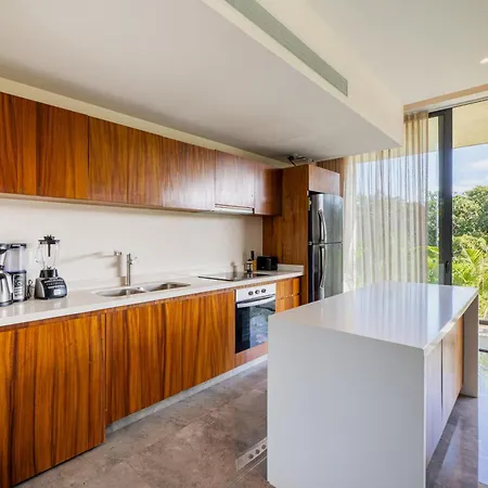 2br, 2bathroom Mistiq Gym 4 Pools Apartment