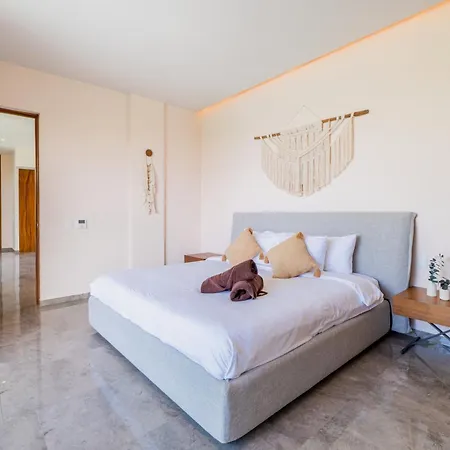 2br, 2bathroom Mistiq Gym 4 Pools Apartment