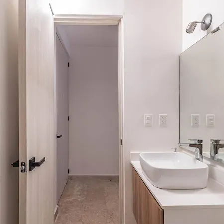 Holiday home King With Private Balcony, Rooftop Pool, Gym *