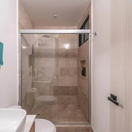 King With Private Balcony, Rooftop Pool, Gym *