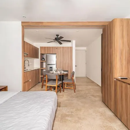 King With Private Balcony, Rooftop Pool, Gym * Tulum