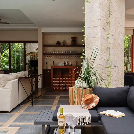 Villa Tikal *