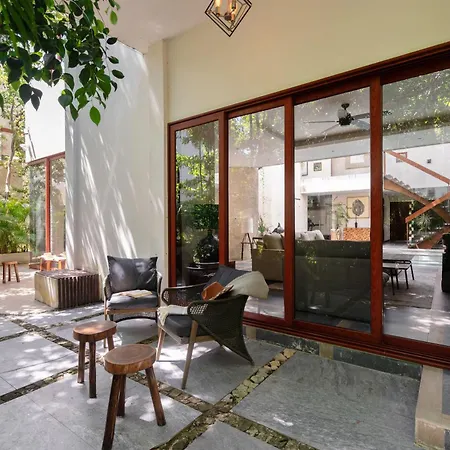 Tikal Villa