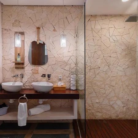 Villa Tikal *