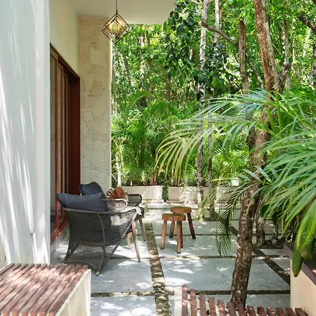 Tikal Villa