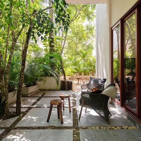 Tikal Villa