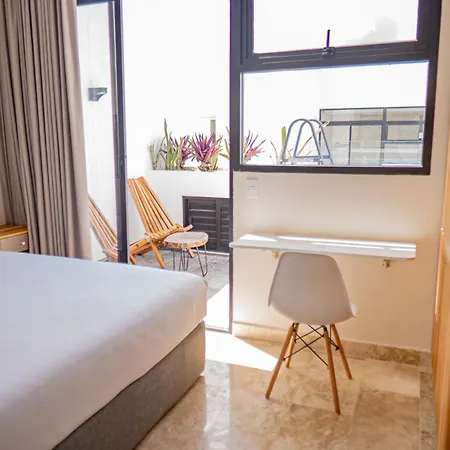 Level With Minifridge Microwave And Splash Pool Apartment *