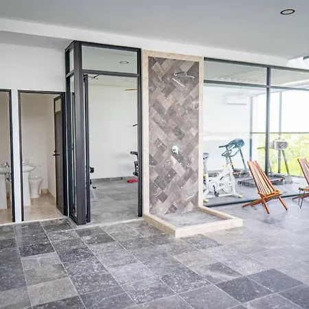 Apartment Level With Minifridge Microwave And Splash Pool *