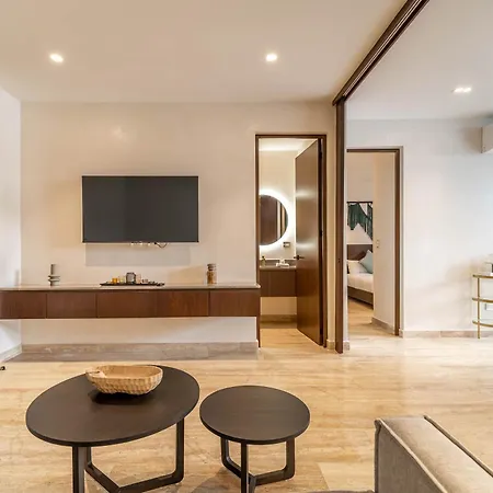 Holiday home 1br Plunge Pool, Rooftop Pool, Gym, Kids Playroom