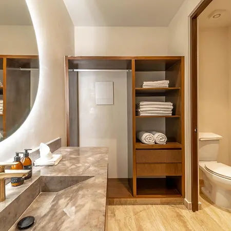 Holiday home 1br Plunge Pool, Rooftop Pool, Gym, Kids Playroom *