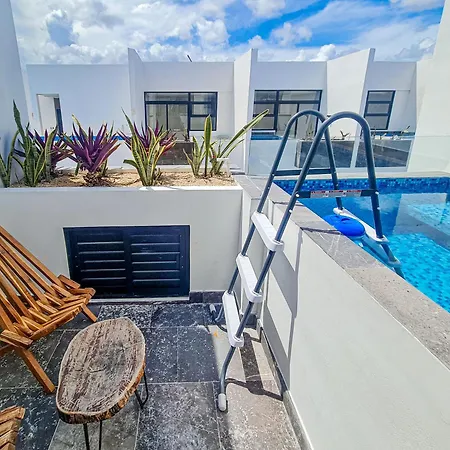 Level With Minifridge Microwave And Splash Pool Apartment *