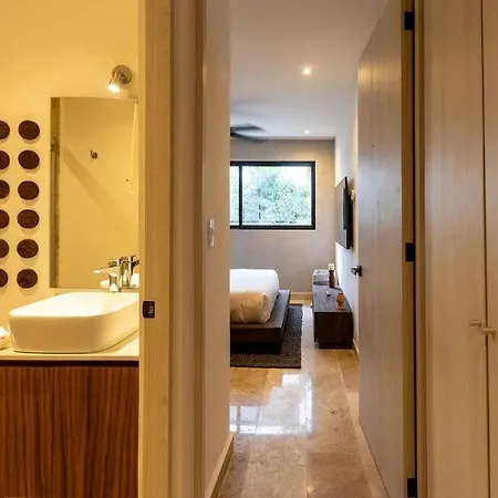 2br, 2baths, Rooftop Pool, 15 Minutes From