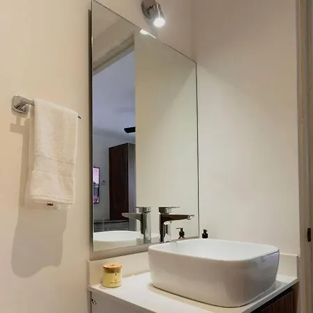 2br, 2baths, Rooftop Pool, 15 Minutes From Apartment