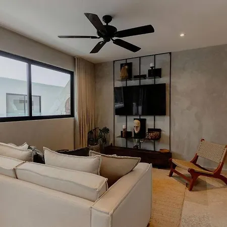 2br, 2baths, Rooftop Pool, 15 Minutes From