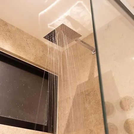 2br, 2baths, Rooftop Pool, 15 Minutes From