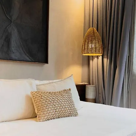 Apartment 2br, 2baths, Rooftop Pool, 15 Minutes From *