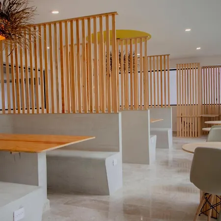 Apartment 2br, 2baths, Rooftop Pool, 15 Minutes From *