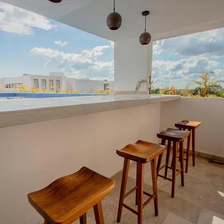 2br, 2baths, Rooftop Pool, 15 Minutes From Apartment *