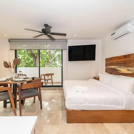 King With Balcony Gym Rooftop Pool T5 102 *