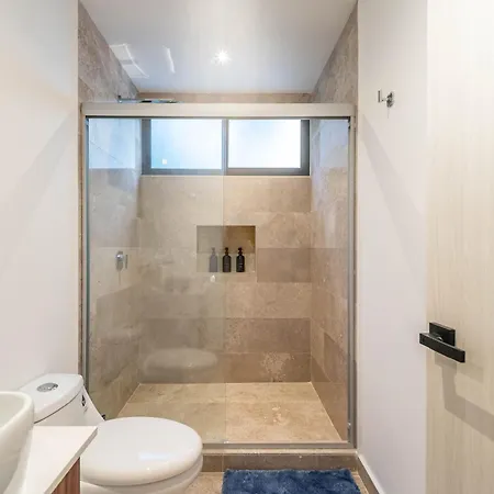 King With Balcony Gym Rooftop Pool T5 102 Holiday home *