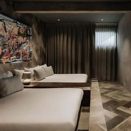Barneys Ny Twin Penthouses - 2 Pools - Concierge Apartment