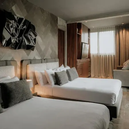 Barneys Ny Twin Penthouses - 2 Pools - Concierge *