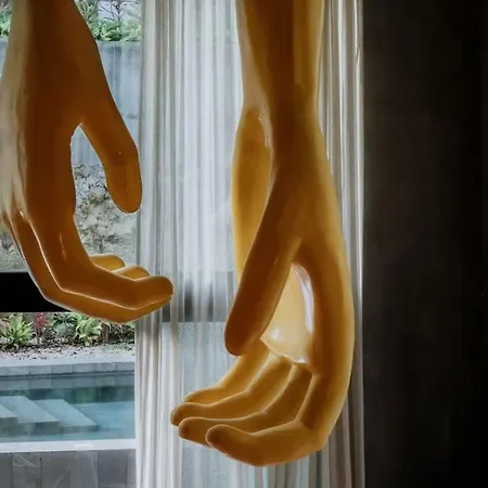 Apartment Barneys Ny Yellow With Pool *