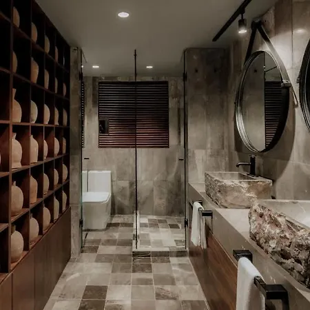 Barneys Ny With Pool Apartment
