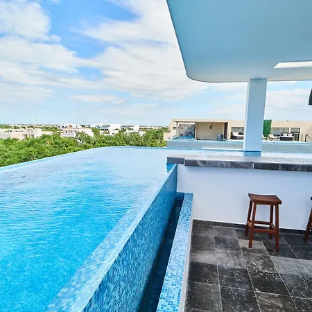 Modern Studio With Rooftop Pool + 500mb Internet Fast Speed Apartment *