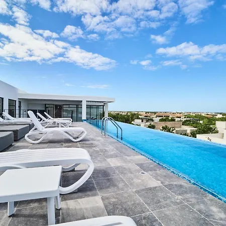 Modern Studio With Rooftop Pool + 500mb Internet Fast Speed