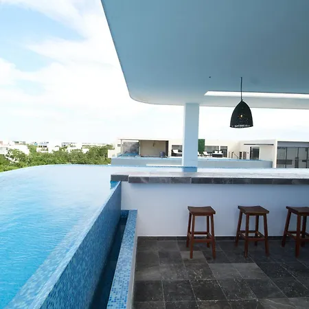 Modern Studio With Rooftop Pool + 500mb Internet Fast Speed Apartment