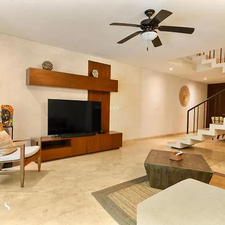 2 Br. Ph Wprivate Pool In Luxury Gated Community