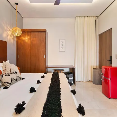 Holiday home One Block From In Zone Free Club *
