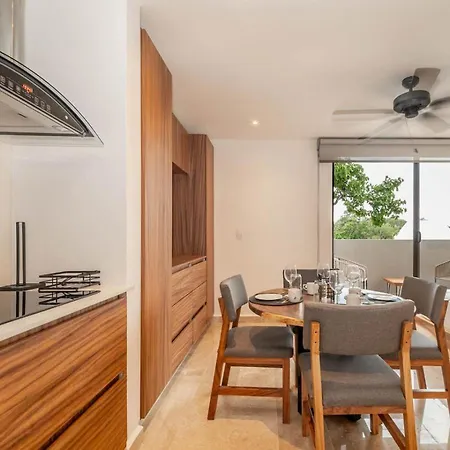 King With Private Balcony, Gym, Rooftop Pool *