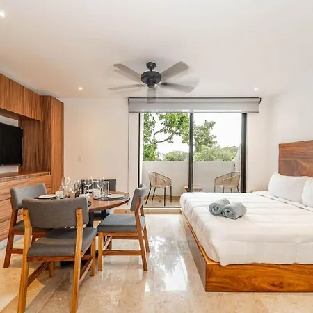 Сasa de vacaciones King With Private Balcony, Gym, Rooftop Pool
