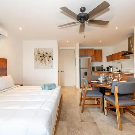 Сasa de vacaciones King With Private Balcony, Gym, Rooftop Pool *