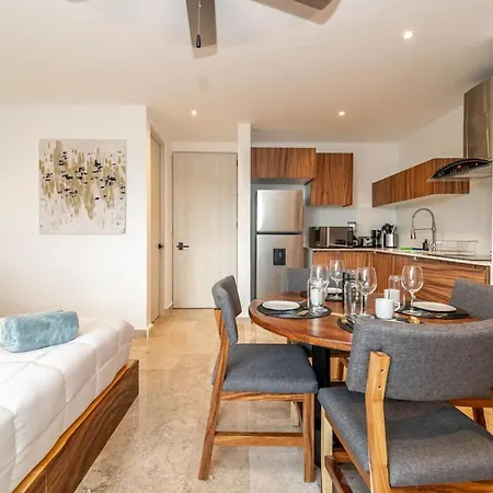King With Private Balcony, Gym, Rooftop Pool Сasa de vacaciones