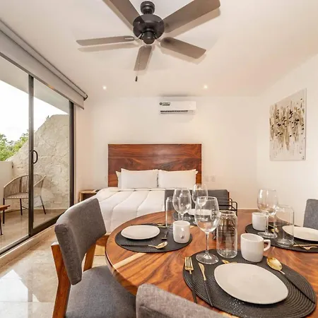 King With Private Balcony, Gym, Rooftop Pool *