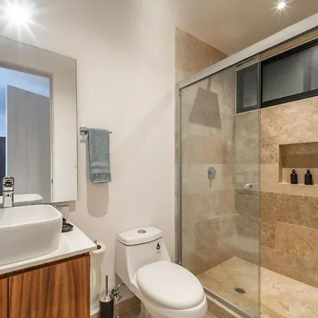 Сasa de vacaciones King With Private Balcony, Gym, Rooftop Pool