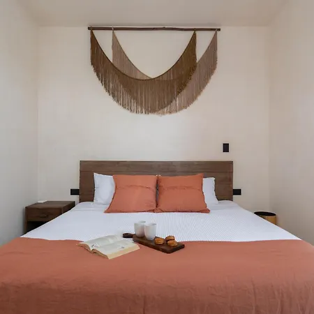 Apartment Escape Private Pool, Terrace & Boho Vibes *