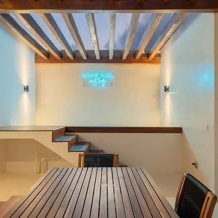 Exclusive 4br In Karanda With Pools And Paddle Villa