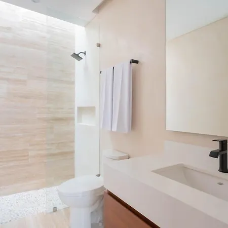 Exclusive 4br In Karanda With Pools And Paddle Villa