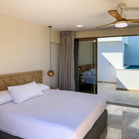 Luxe Penthouse With Rooftop Pool And Grill *