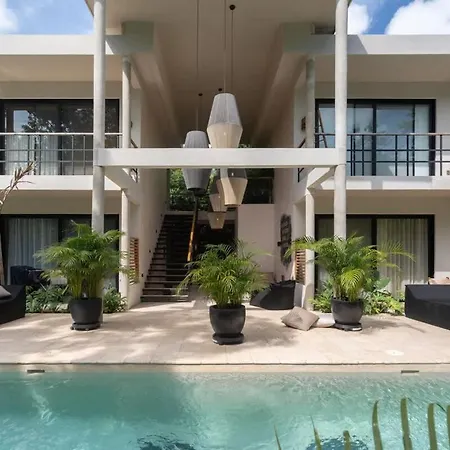 Luxury 3br In A Gated Community Large Pool *