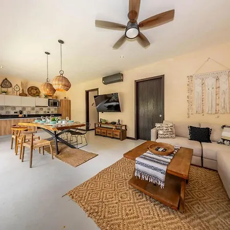 Asana With Stunning Luxury Pool And Private Rooftop *