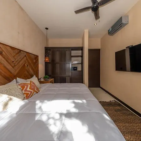 Asana With Stunning Luxury Pool And Private Rooftop *