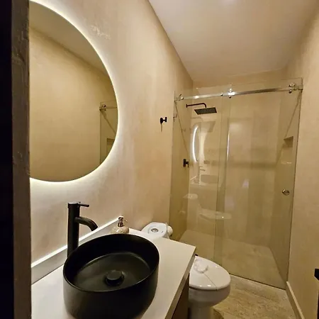 Luxe Jacuzzi Apartment