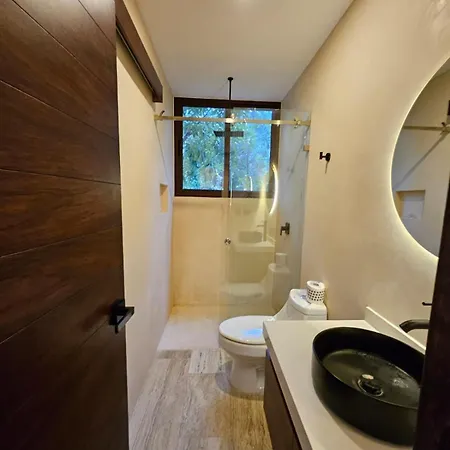Luxe Jacuzzi