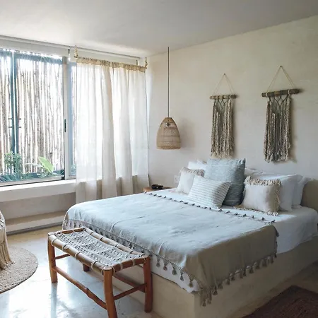 Lovely Boho Chic With Private Pool Apartment