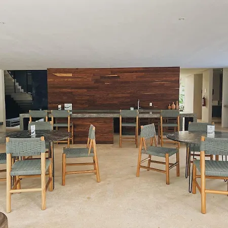 3 Pools At Main Avenue Apartment *